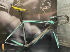 Bianchi Oltre XR4 Frameset Black Matt / Celeste Glossy Heren